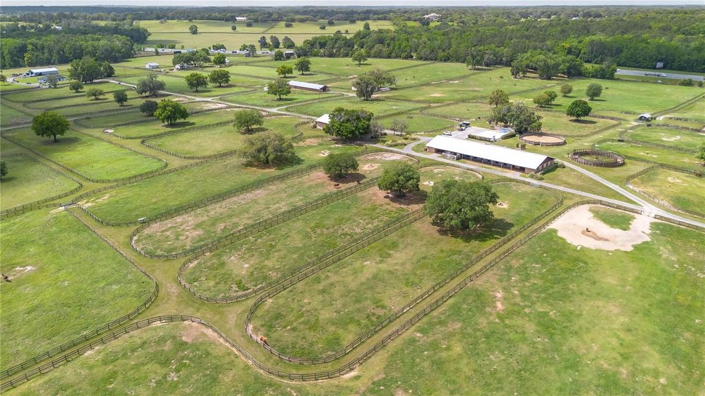 Image 5 of property listing at 5100 W HWY 329, Reddick, FL 32686
