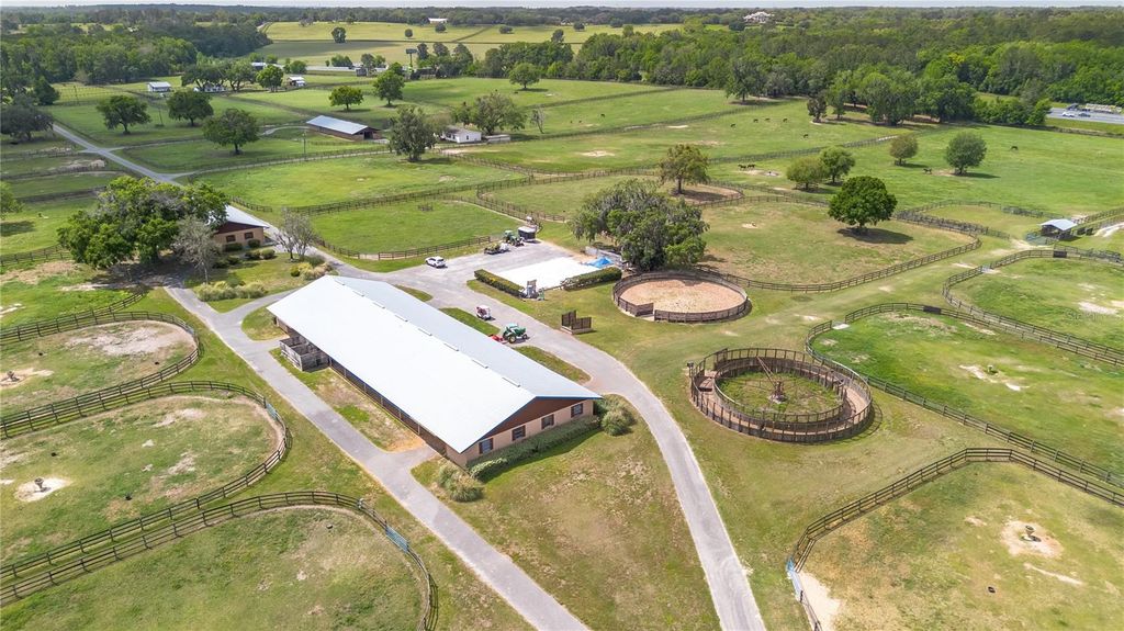 Image 6 of property listing at 5100 W HWY 329, Reddick, FL 32686