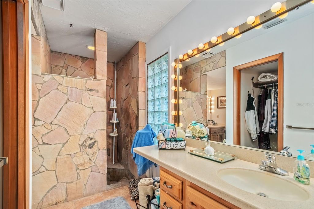 Image 51 of property listing at 5100 W HWY 329, Reddick, FL 32686