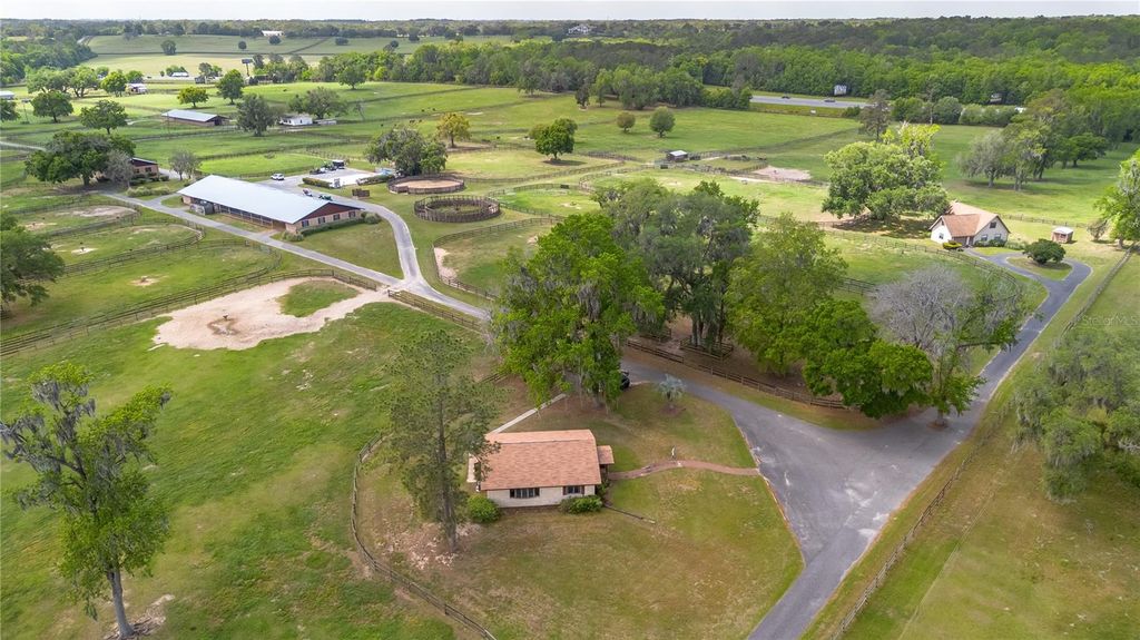 Image 7 of property listing at 5100 W HWY 329, Reddick, FL 32686