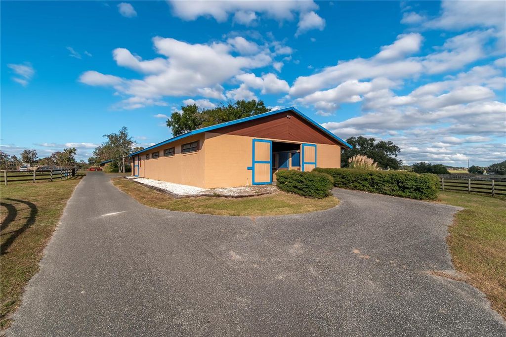 Image 8 of property listing at 5100 W HWY 329, Reddick, FL 32686