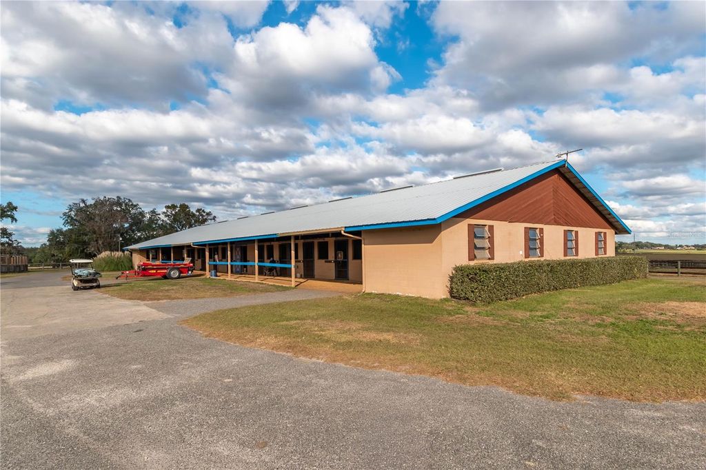 Image 10 of property listing at 5100 W HWY 329, Reddick, FL 32686