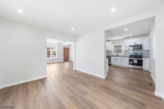 55 Kenmore Ave, Newark City, NJ 07106