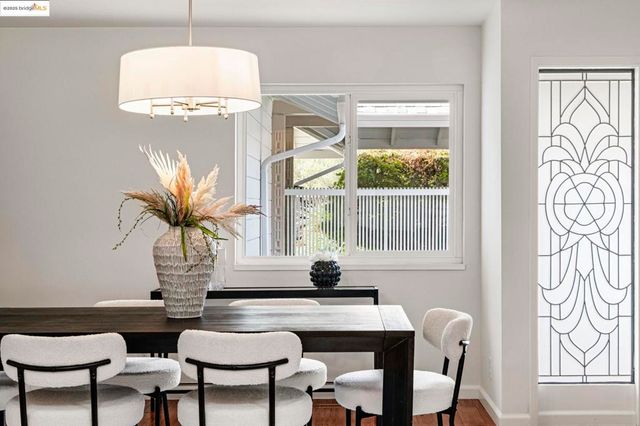 8170 Surrey Ln, Oakland, CA 94605