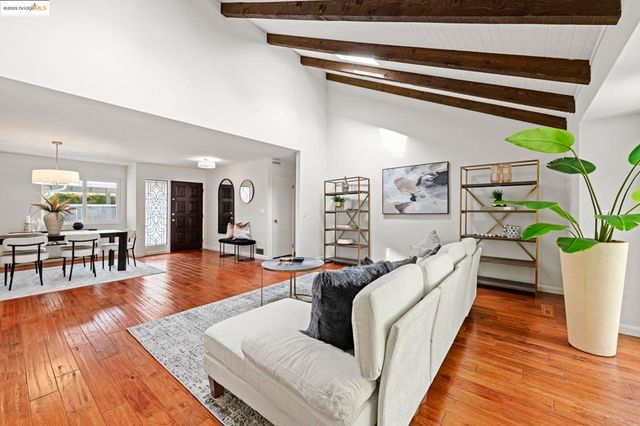 8170 Surrey Ln, Oakland, CA 94605