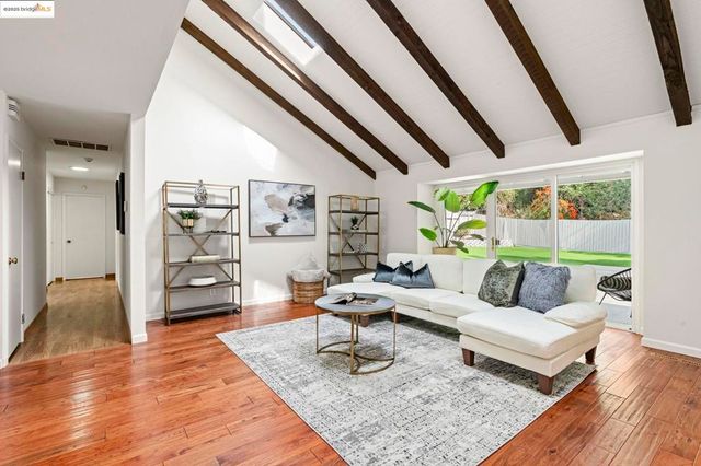 8170 Surrey Ln, Oakland, CA 94605