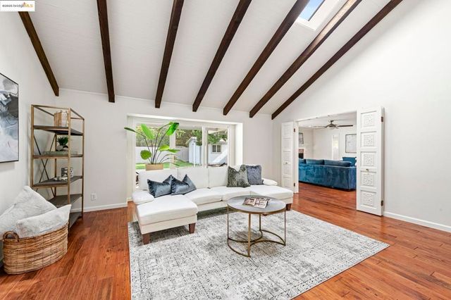 8170 Surrey Ln, Oakland, CA 94605