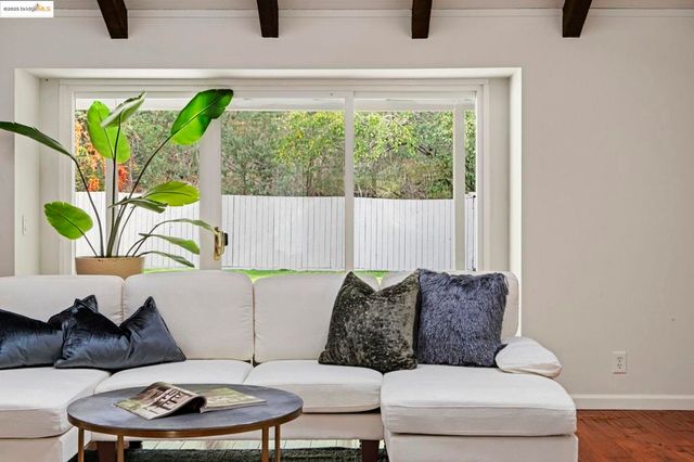 8170 Surrey Ln, Oakland, CA 94605