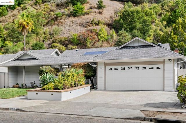 8170 Surrey Ln, Oakland, CA 94605