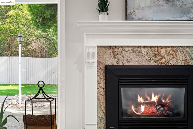 8170 Surrey Ln, Oakland, CA 94605