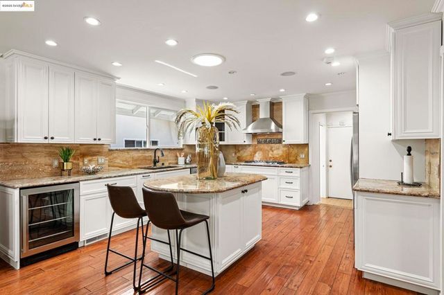 8170 Surrey Ln, Oakland, CA 94605