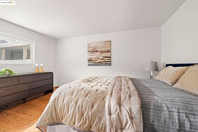 8170 Surrey Ln, Oakland, CA 94605