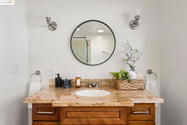 8170 Surrey Ln, Oakland, CA 94605