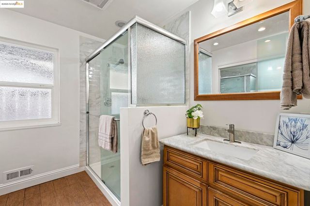 8170 Surrey Ln, Oakland, CA 94605