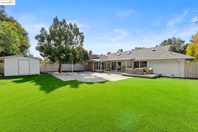 8170 Surrey Ln, Oakland, CA 94605