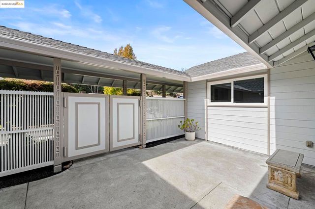 8170 Surrey Ln, Oakland, CA 94605