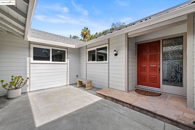 8170 Surrey Ln, Oakland, CA 94605