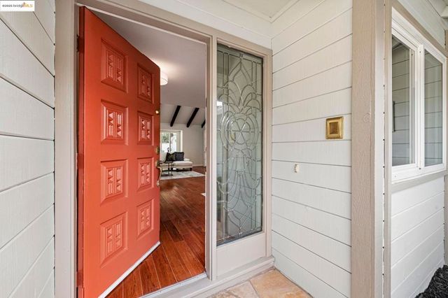 8170 Surrey Ln, Oakland, CA 94605