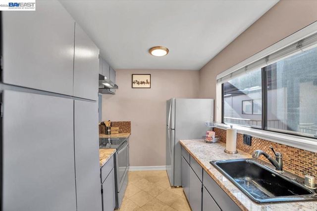 7 Embarcadero 312, Oakland, CA 94607