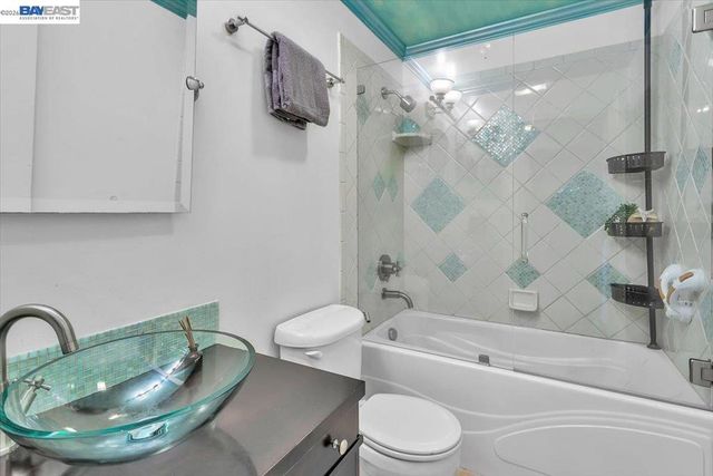 7 Embarcadero 312, Oakland, CA 94607