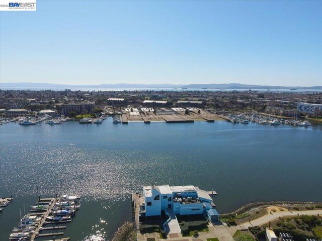 7 Embarcadero 312, Oakland, CA 94607