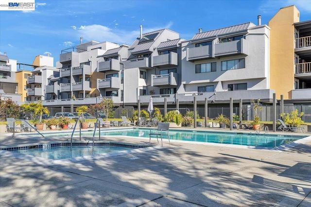 7 Embarcadero 312, Oakland, CA 94607