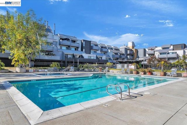 7 Embarcadero 312, Oakland, CA 94607