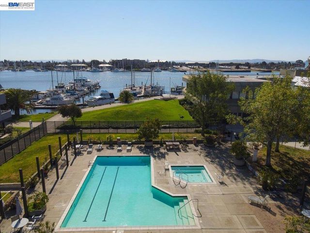 7 Embarcadero 312, Oakland, CA 94607