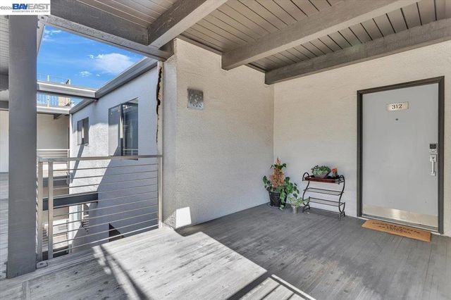 7 Embarcadero 312, Oakland, CA 94607