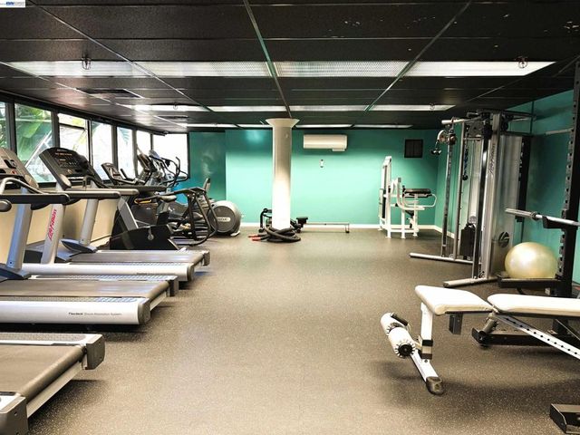 7 Embarcadero 312, Oakland, CA 94607