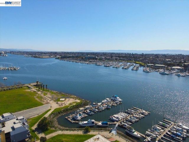 7 Embarcadero 312, Oakland, CA 94607
