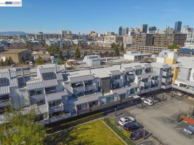 7 Embarcadero 312, Oakland, CA 94607
