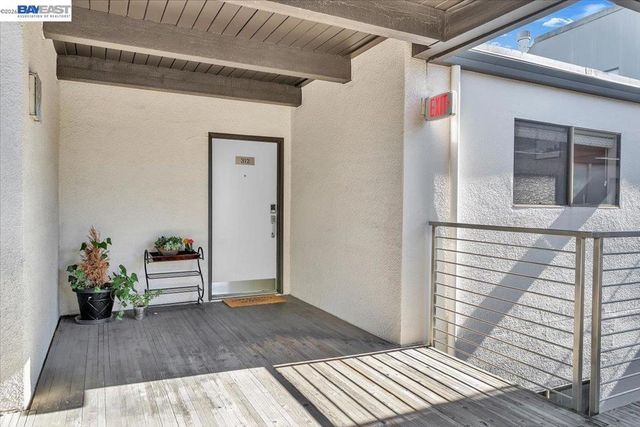 7 Embarcadero 312, Oakland, CA 94607