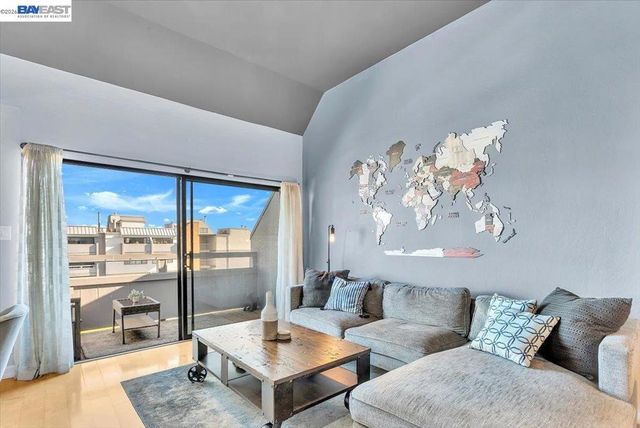 7 Embarcadero 312, Oakland, CA 94607