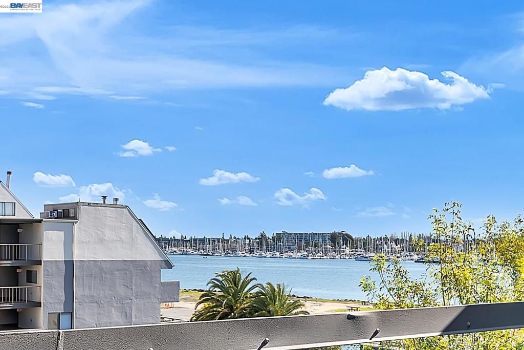 7 Embarcadero 312, Oakland, CA 94607