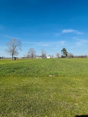 270 County Road 2050, Hull, TX 77564