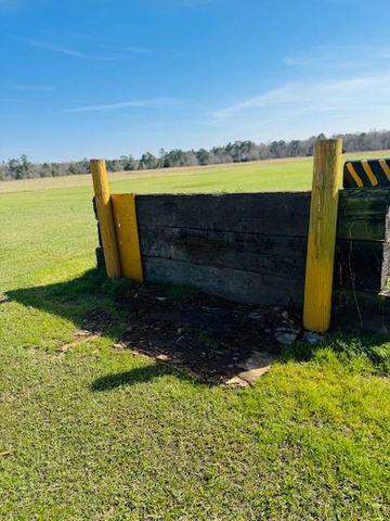 270 County Road 2050, Hull, TX 77564