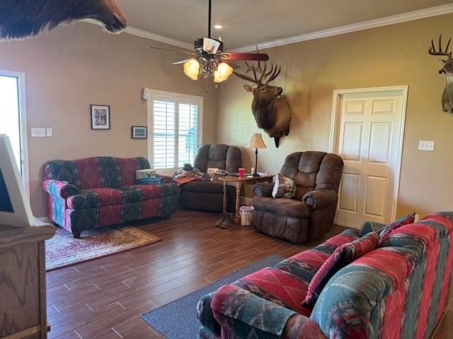 270 County Road 2050, Hull, TX 77564