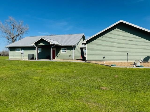270 County Road 2050, Hull, TX 77564