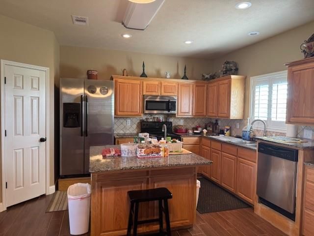 270 County Road 2050, Hull, TX 77564