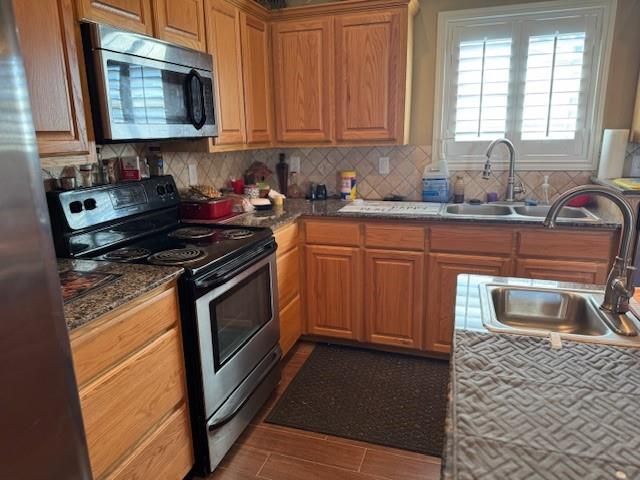 270 County Road 2050, Hull, TX 77564