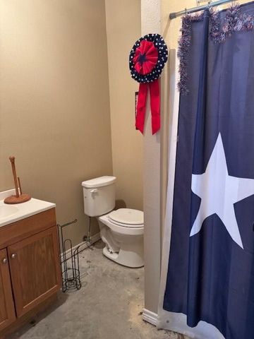 270 County Road 2050, Hull, TX 77564
