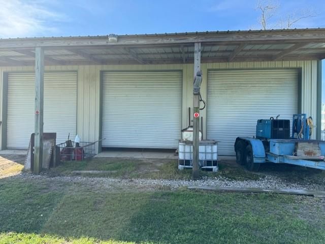 270 County Road 2050, Hull, TX 77564