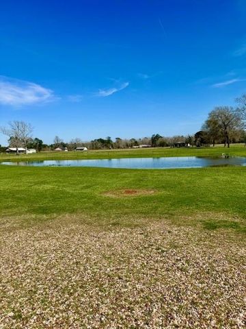 270 County Road 2050, Hull, TX 77564