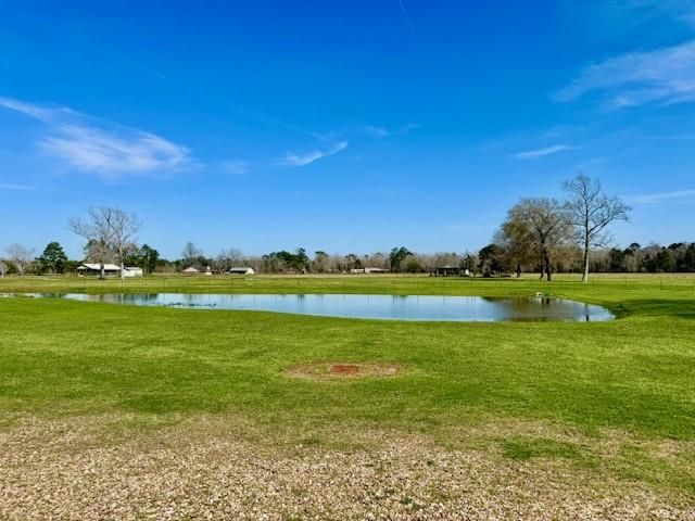270 County Road 2050, Hull, TX 77564