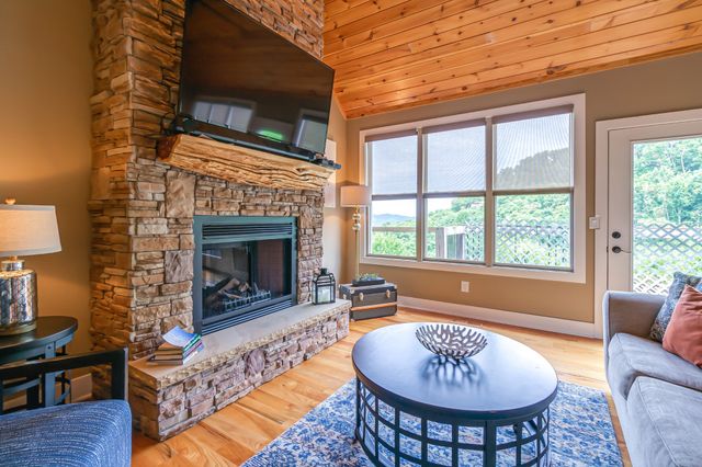 320 Floating Mill Rd, Silver Point, TN 38582