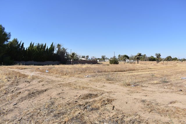 1239 W Ave O8, Palmdale, CA 93551