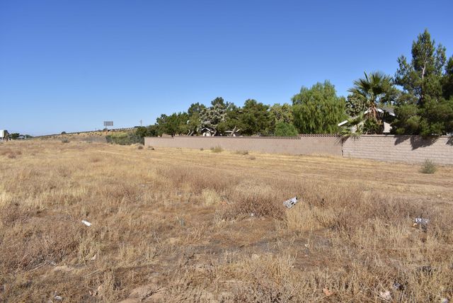 1239 W Ave O8, Palmdale, CA 93551