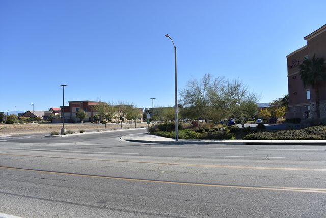 1239 W Ave O8, Palmdale, CA 93551