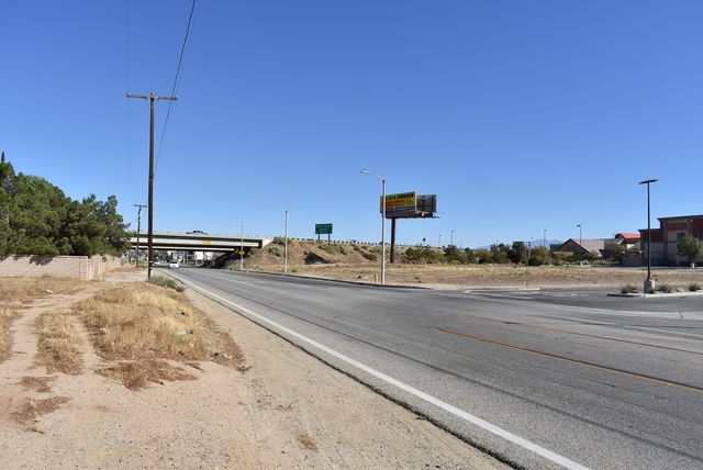 1239 W Ave O8, Palmdale, CA 93551